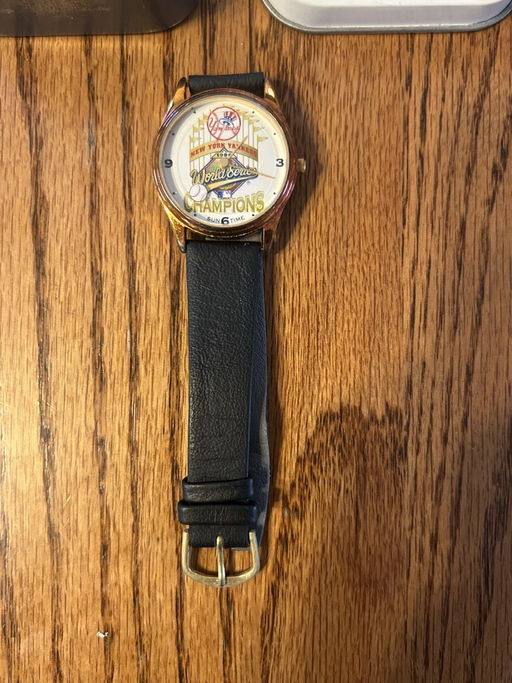 VINTAGE NEW YORK YANKEES WORLD SERIES WATCH SUN TIME MBL 1996 | Needs BATTERY - Image 2 of 4