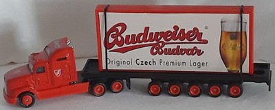*** Budweiser Budvar *** US-Truck *** Auflieger mit Werbetafel beladen ***
