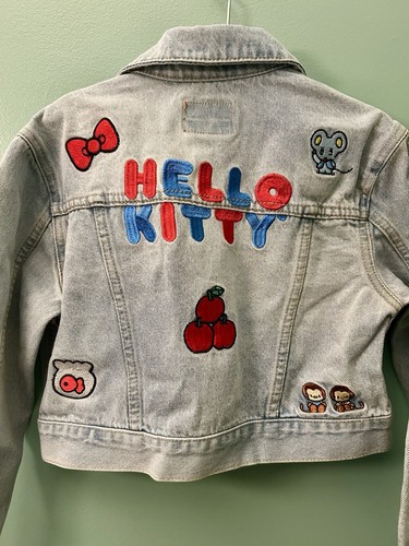 Hello Kitty Levis Jean Jacket Girls Small Sz 8-10 Years Crop Trucker Blue Denim - Picture 2 of 4