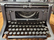Underwood Manual Typewriter thumbnail