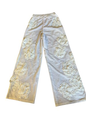 【GRAVER】White Flower Dot Embroidery Wide Balloon Trousers HOUSE OF CB LONDON Sovanna White Embellished Floral Appliqué