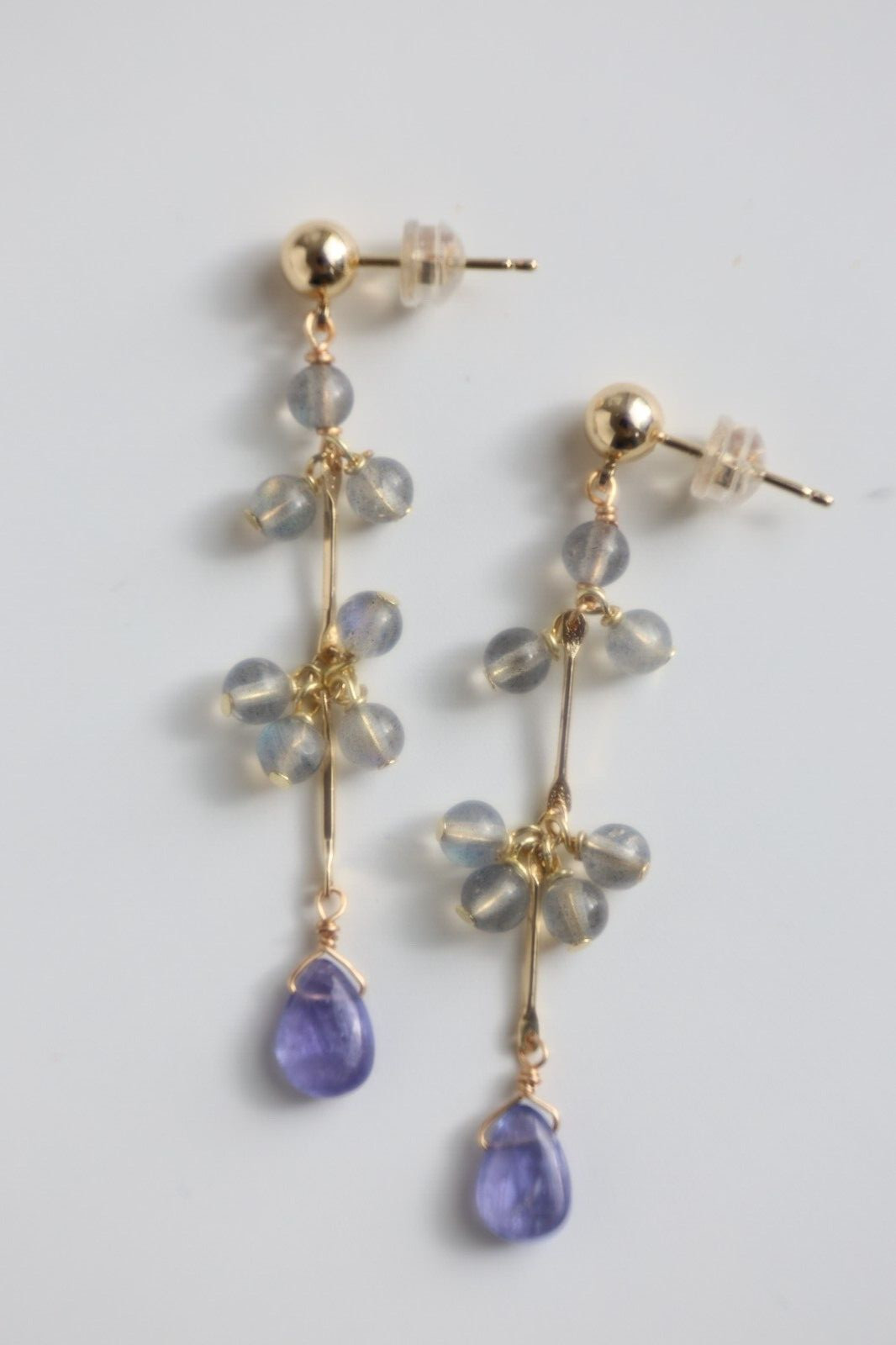 Boucles d'oreilles bleu tanzanite et labradorite argent doré pour sublimer vos tenues de soirée