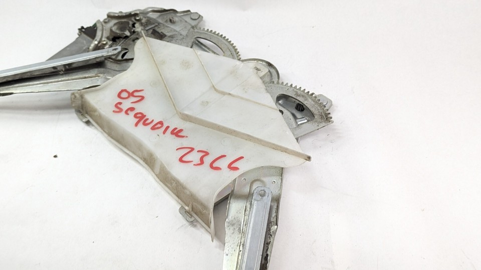 200507 Toyota Sequoia Rear Window Motors & Regulators 857100C070