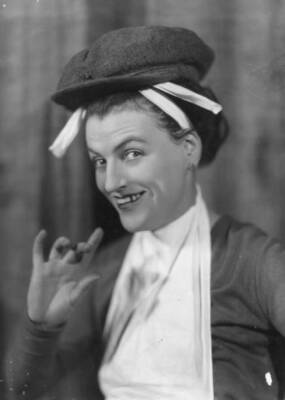 British singer and comedian Gracie Fields 1920 OLD PHOTO