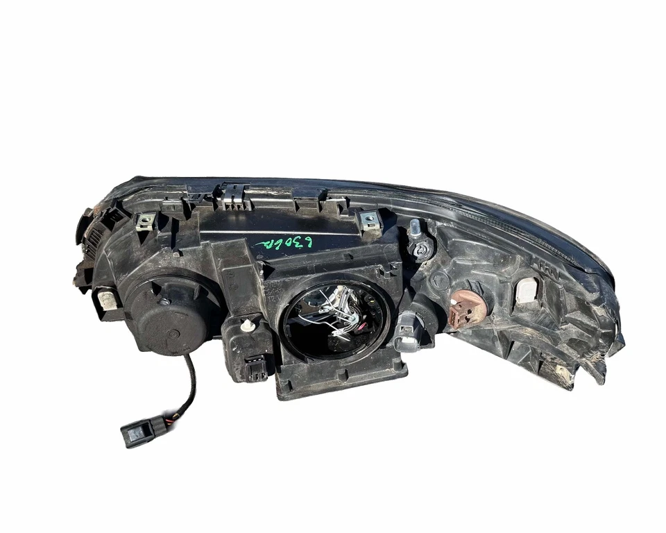 2004-2007 Volvo S60R V70R Front Head Light Head Lamps HID Headlight Pair READ - Image 2 of 4