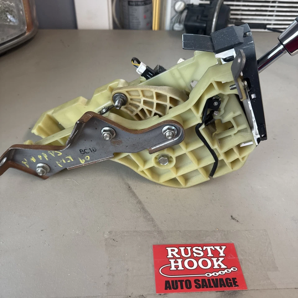 2009 KIA Sedona Floor Gear Selector Shifter Assembly Knob OEM DW 14D00 352 - Image 3 of 4