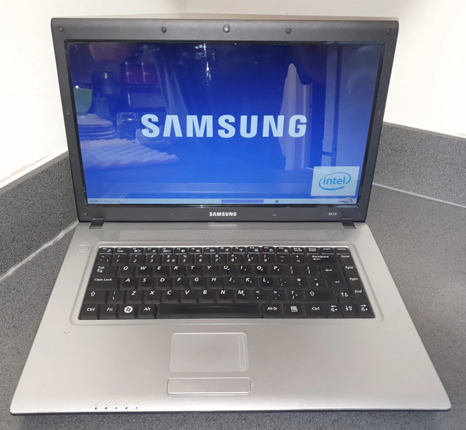 Samsung R519 15.6" (500 GB, Intel Celeron D, 1.9 GHz, 4 GB) Laptop - Black -... - Image 2 of 4