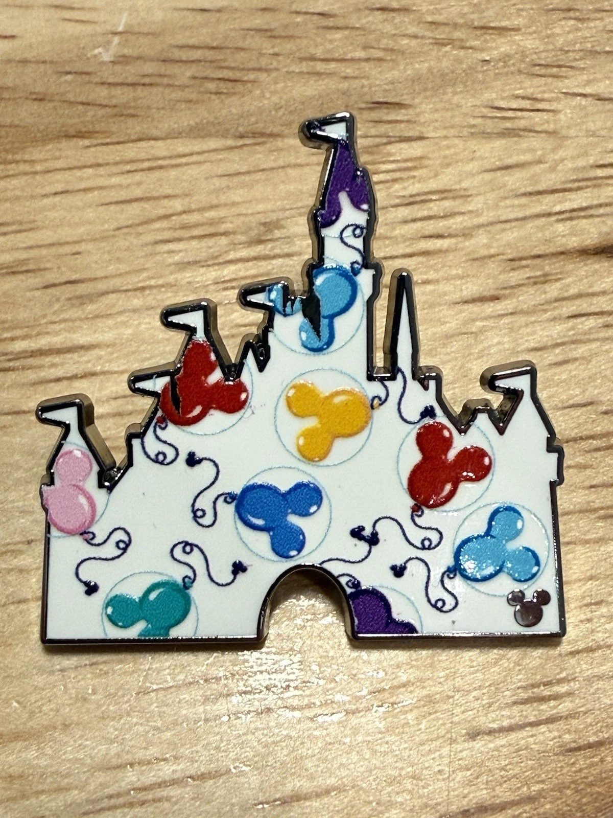 Disney Land Resort Hidden Mickey Wave A 2025 Ballons Castle Pin