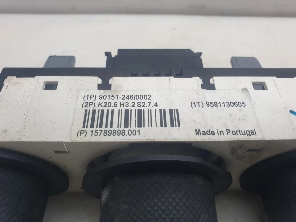 Hummer H3 Heater A/C Air Con Controls 2006 15789898 - Image 3 of 4