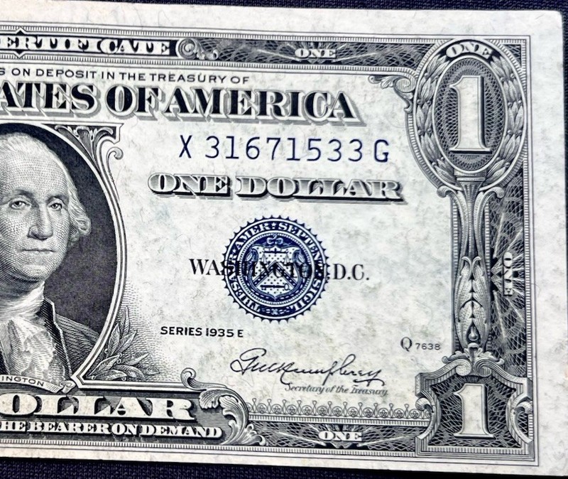 $1 1935 E ((CHOICE CU)) Silver Certificate Crisp Note ** PAPER CURRENCY AUCTIONS