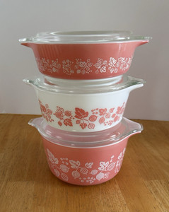 Vintage Różowy agrest PYREX #471 #472 i #473 z pokrywkami Doskonały stan