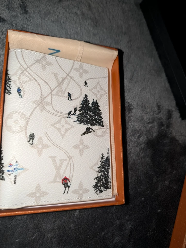 Louis Vuitton ORGANIZADOR MONOGRAMA VACACIONES Lona CARTERA PORTA PASAPORTE Foto 2 de 3