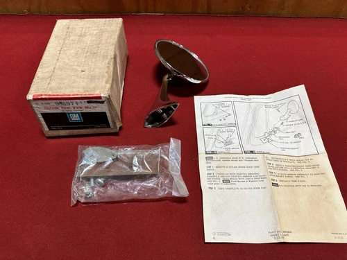 NOS 1967 CHEVROLET / GMC SUBURBAN VAN MIRROR GM 986974