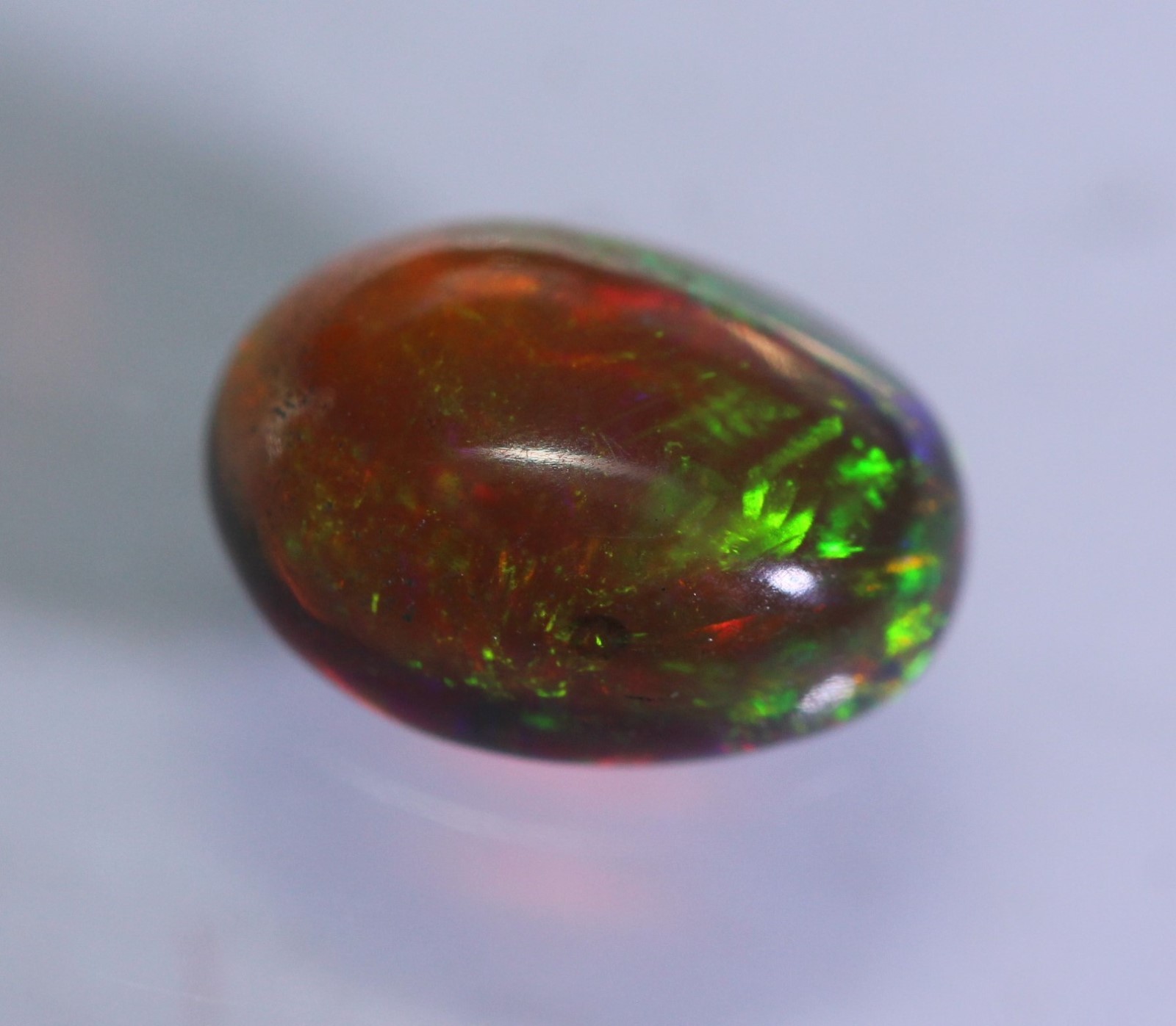 Opale noire de Welo 1,21 ct une pierre précieuse éthiopienne haut de gamme pour haute joaillerie