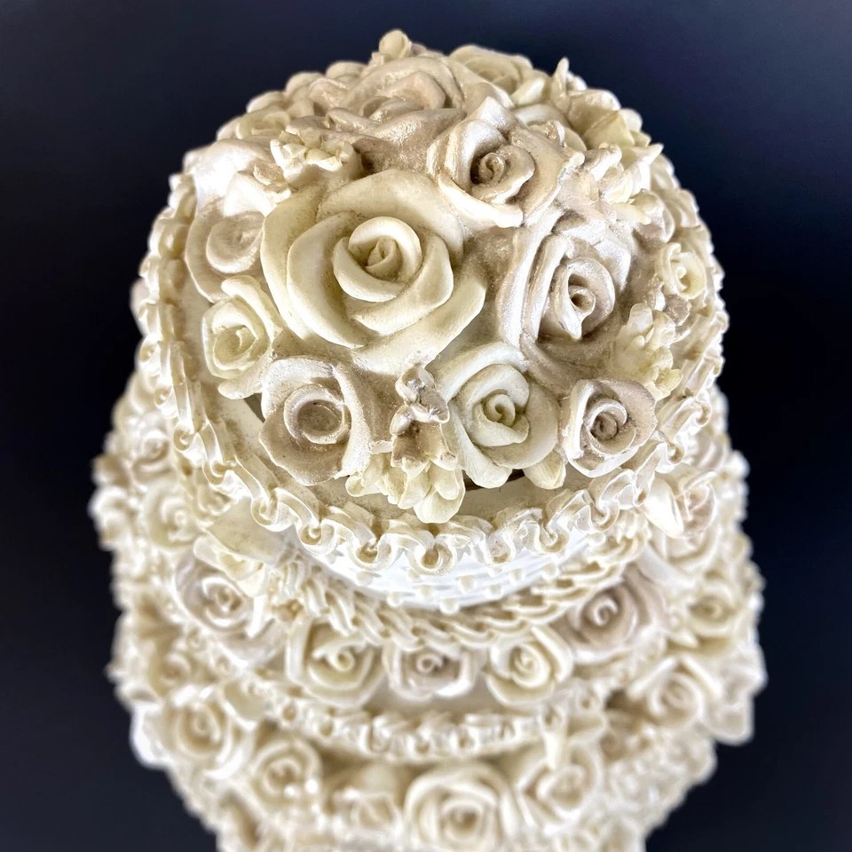 Pastel de boda falso/falso Lillian Rose con caja de música tocando música de boda 8" de alto Foto 4 de 4