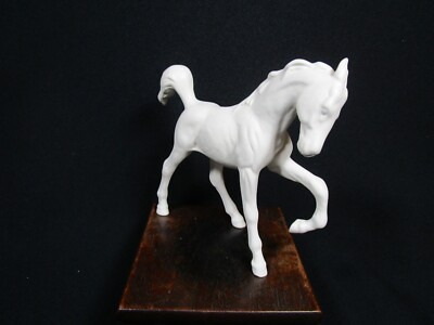 Schönes Vintage Royal Doulton weißes Pferd Frühlingsfohlen
