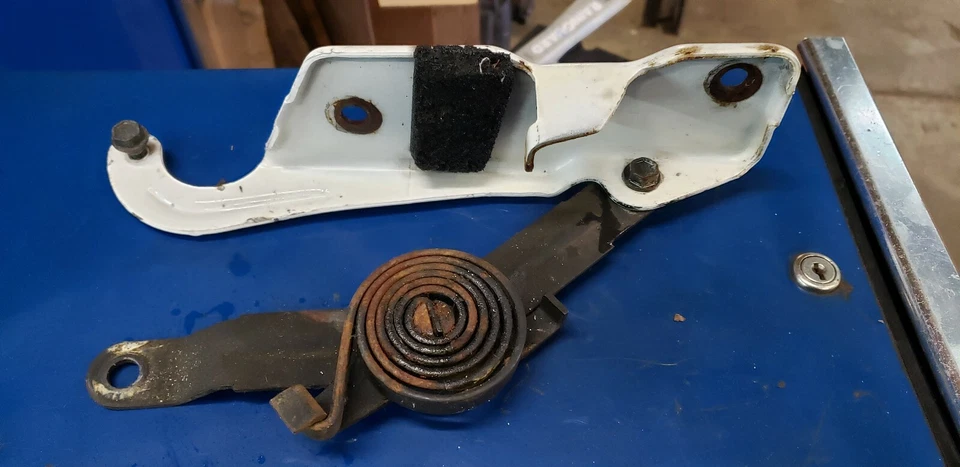 Camión Chevy GMC 88-99 C/K 1500 Tahoe Suburban capó bisagra de montaje conductores izquierdos Foto 2 de 2