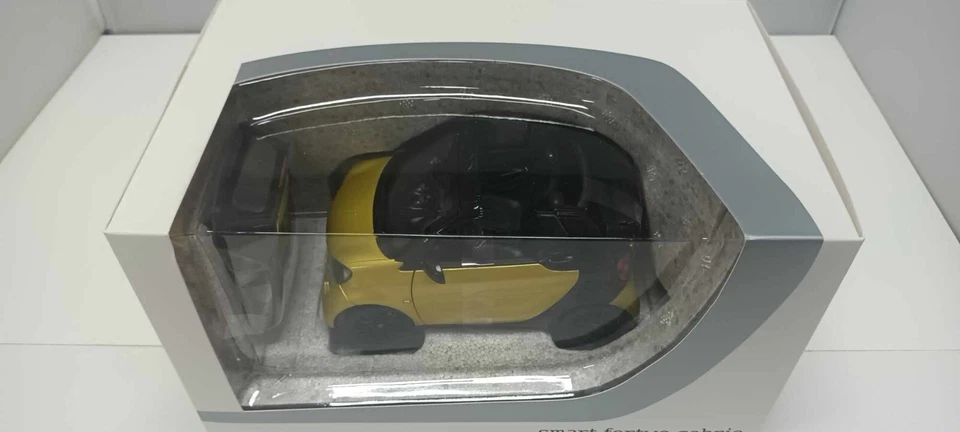 Smart Fortwo For Two Cabrio 2014 Norev 1:18 Black To Yellow Dealer Edition Nuovo - Immagine 4 di 4