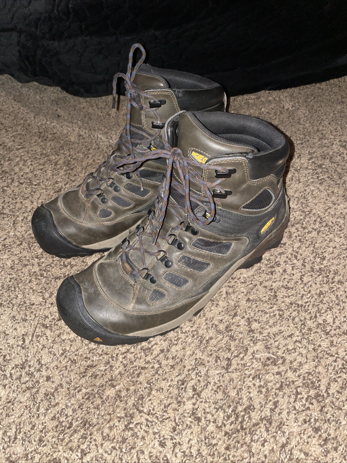 Stivali casual Keen da uomo marroni e neri metà trekking taglia 13 M