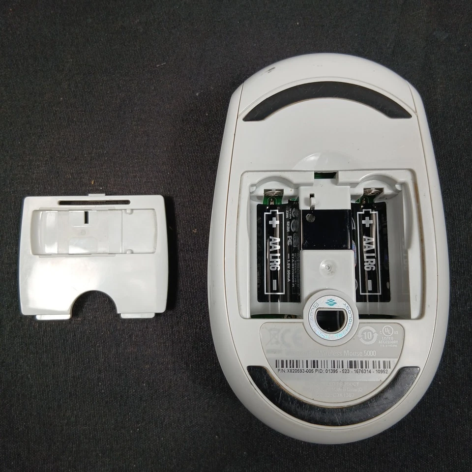 Microsoft Wireless Mouse 5000 BlueTrack Ergonomic Comfort PC Mac No Dongle - Image 3 of 4