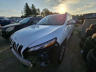 Driver Left Headlight Halogen Projector Fits 14-18 CHEROKEE 2159783