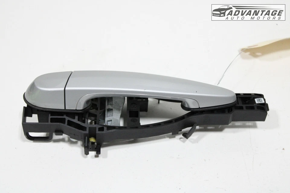 BMW 320I XDRIVE 2013-2018 panel de puerta trasera izquierda manija exterior con base OEM Foto 2 de 4