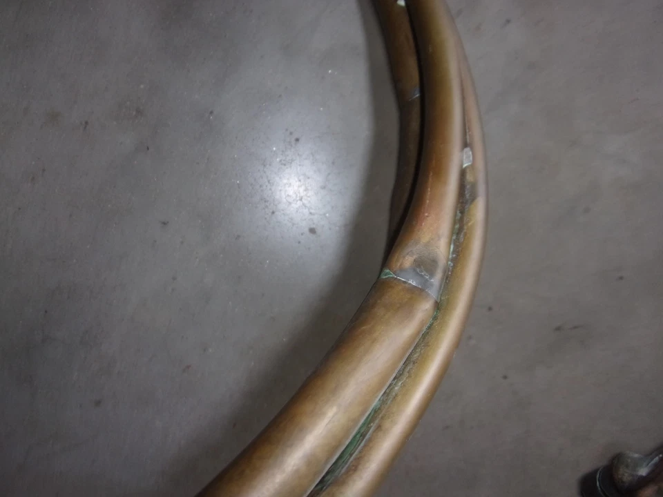sorti de grenier Ancien Cor de chasse en cuivre ou laiton - Photo 2/4