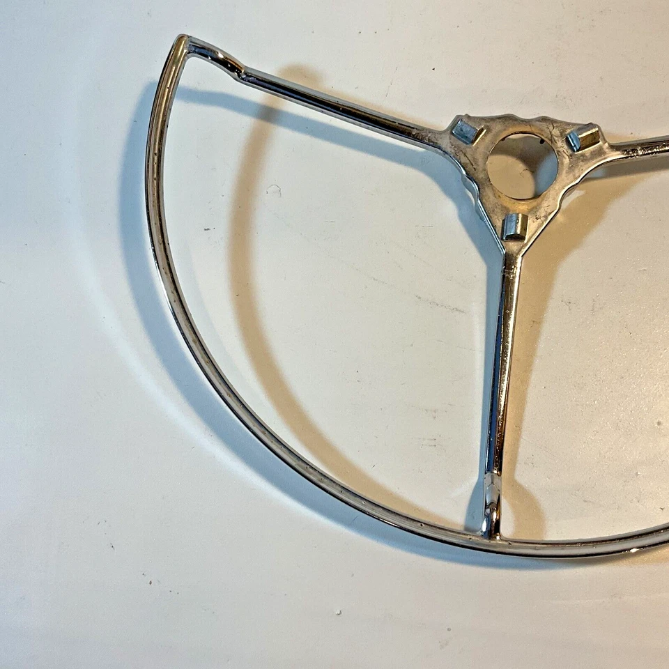 Anillo de cuerno Chrysler Crown Imperial New Yorker 1949 1950 1139499 vintage Foto 2 de 4