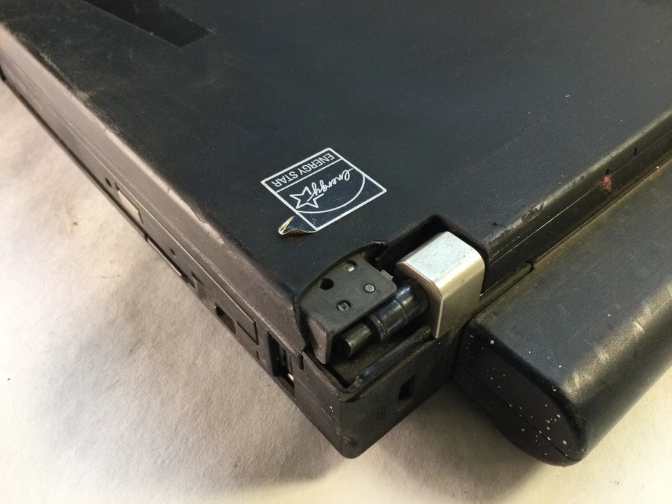 Portátil Lenovo ThinkPad T61 15" Intel Core 2 Duo -BIOS BLOQUEADO/BISAGRA ROTA- MZ Foto 3 de 4