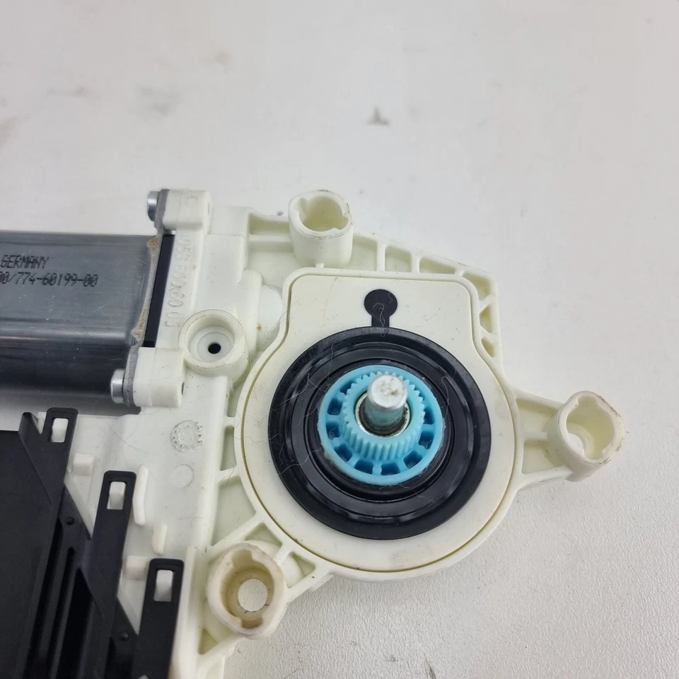 Двигатель регламента заднего левого окна Volkswagen Tiguan 5N 05/08-08/16 - Изображение 4 из 4