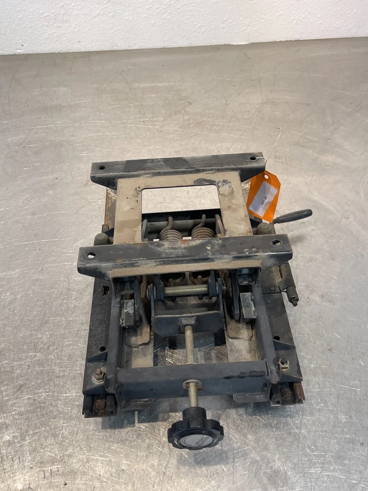 Soporte de suspensión para asiento de tractor Massey Ferguson MF 1260 Foto 3 de 4