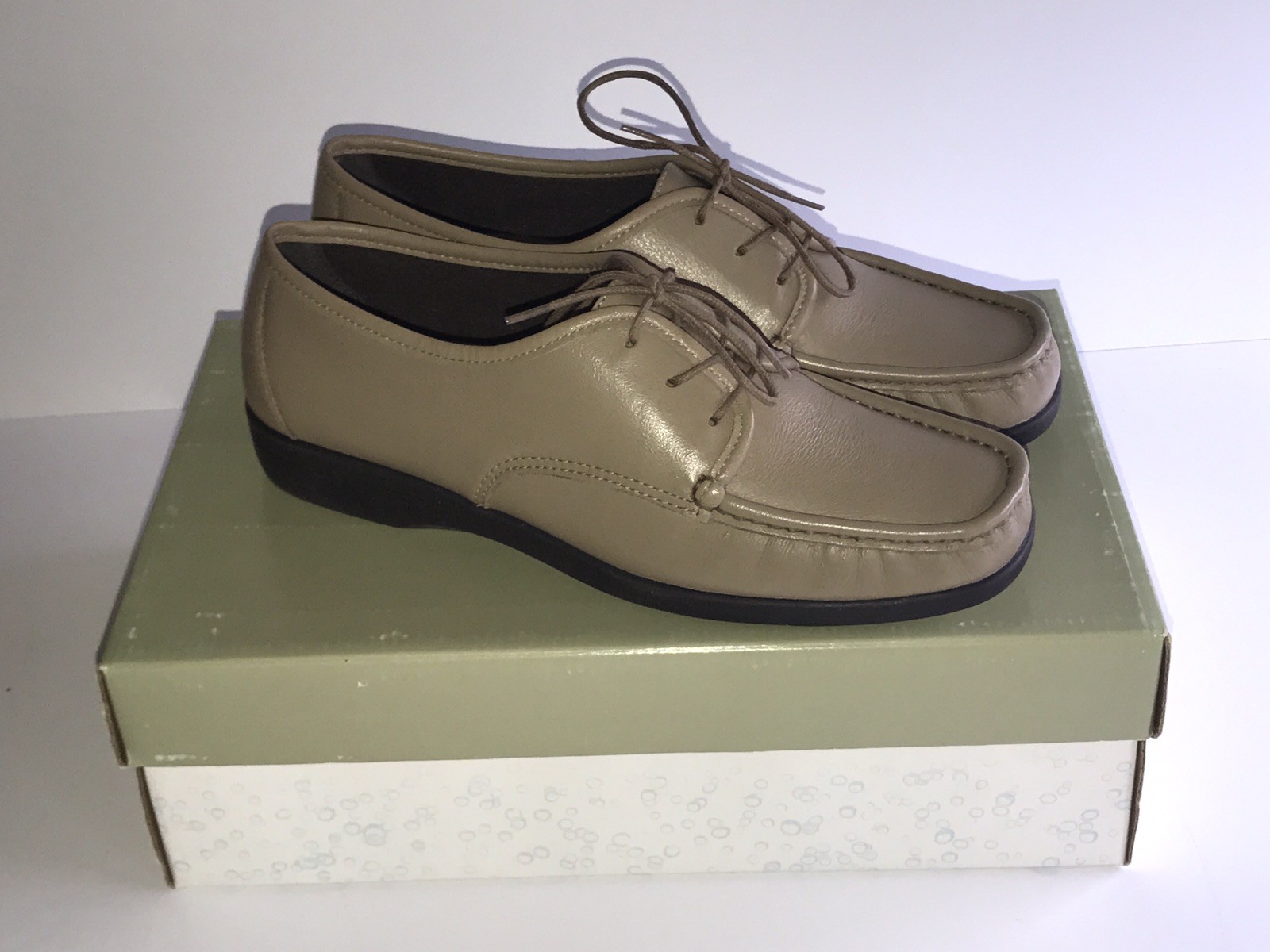 easy spirit canvas slip on shoes