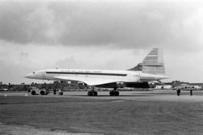 Concorde 002 the British assembled second of the Anglo French - 1968 Old Photo 2