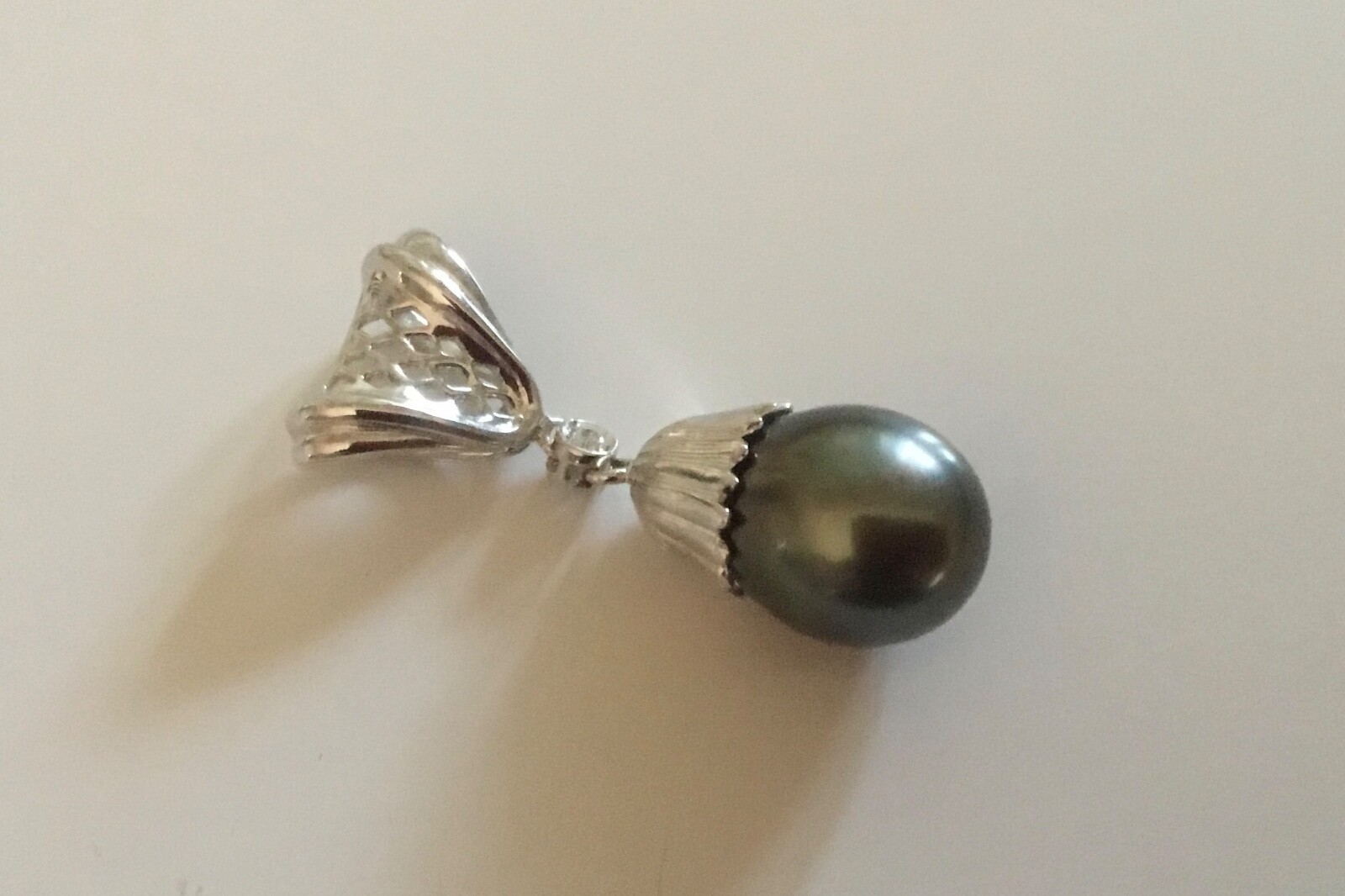 18K SOLID WHITE GOLD DANGLING BLACK TAHITIAN PEAR… - image 6