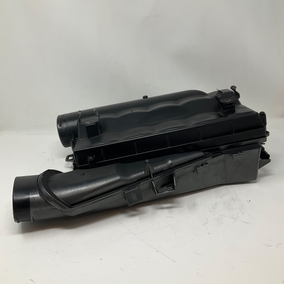 Mercedes Benz AMG S63 5.5L LH Air Filter Box Left Side A2780902101