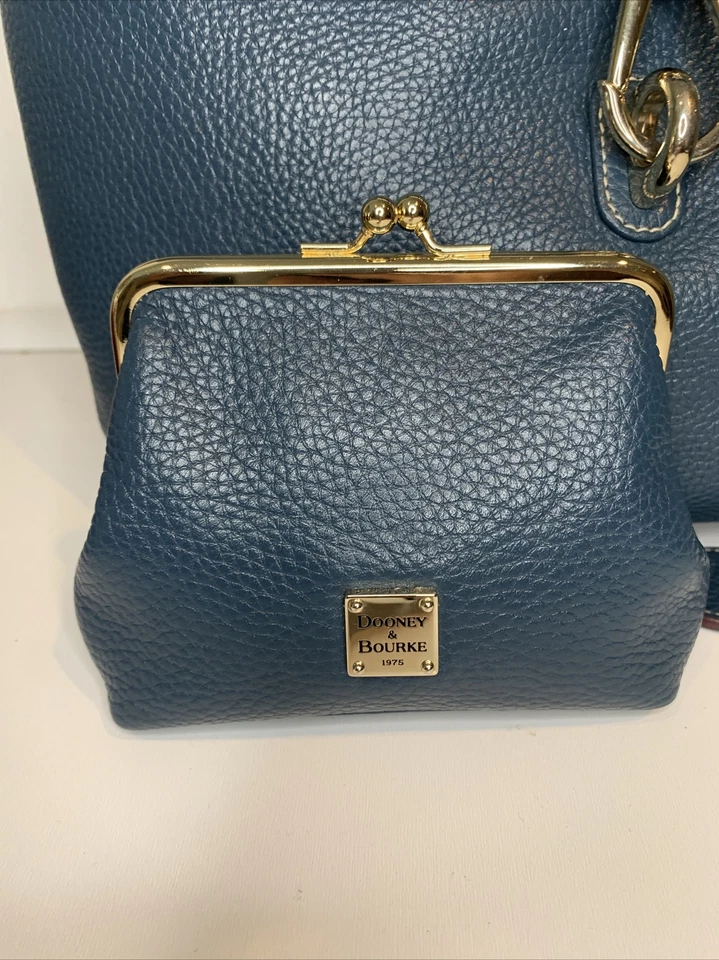 Dooney & Bourke Belvedere Logo Bloqueo Bolso de Hombro/Monedero/Llavero Conjunto de 3 Piezas Foto 3 de 4