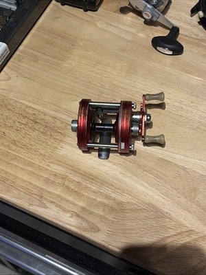 Abu Ambassadeur 5000 red - Made in Sweden - 3 screw Fully Functional