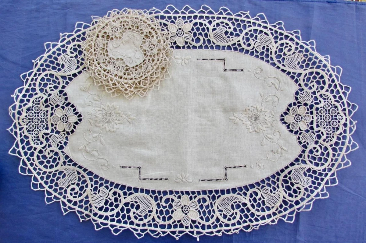 White 1920-1949 Time Period Manufactured Collectible Doilies for