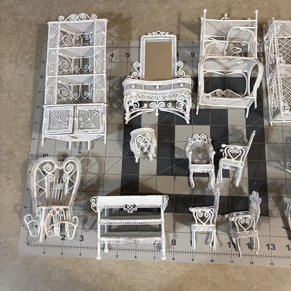 Windsor Vintage 13 piezas Casa de muñecas muebles miniatura alambre de metal 1994 Foto 4 de 4