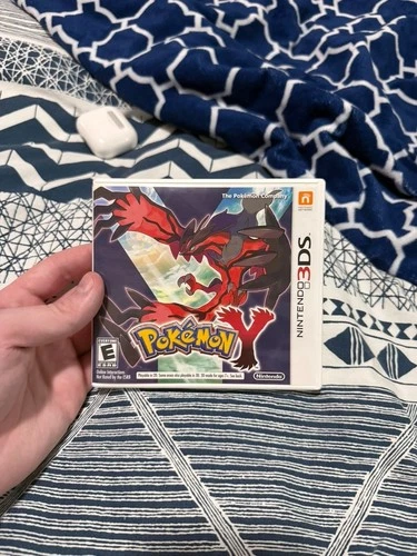 Pokemon Y (Nintendo 3DS, 2013) with case and original inserts