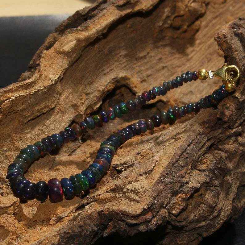 Brazalete de piedras preciosas con cuentas rondelle lisas de ópalo de fuego negro etíope natural de 3-5 mm Foto 4 de 4