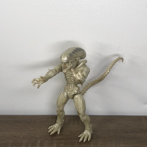 Alien Collection Xenomorph Drone Xeno Figure Special Edition Collector Series 7" - Picture 5 of 12