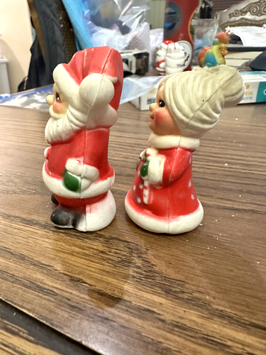 Mr. & Mrs. Santa Claus Plastic Salt and Pepper Shaker Vintage Set - Picture 2 of 6