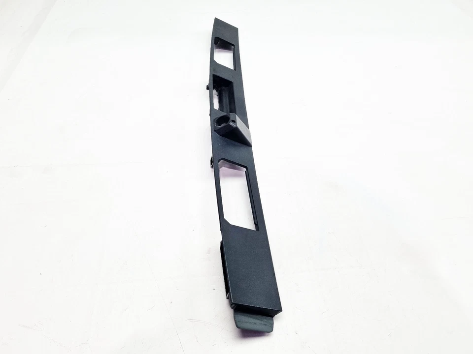 HYUNDAI TUCSON MK4 NX4 REAR TAILGATE NUMBER PLATE LIGHT MOUNT BRACKET PANEL 2023 - Image 4 of 4