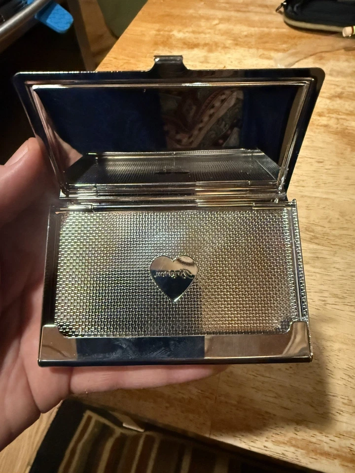 Estuche para tarjetas de visita con tapa de perla de metal plateado Brighton de colección descontinuado Foto 3 de 4