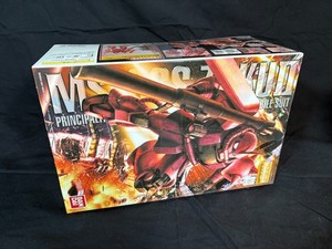 Plastic model Bandai Char's Zaku II (Ver. 2.0) Mobile Suit Gundam Robot NEW