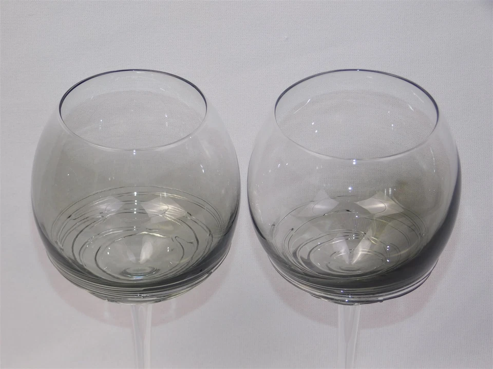 2 copas de vino globo SMOKE GLASS SWIRL de Mikasa 9" Foto 4 de 4
