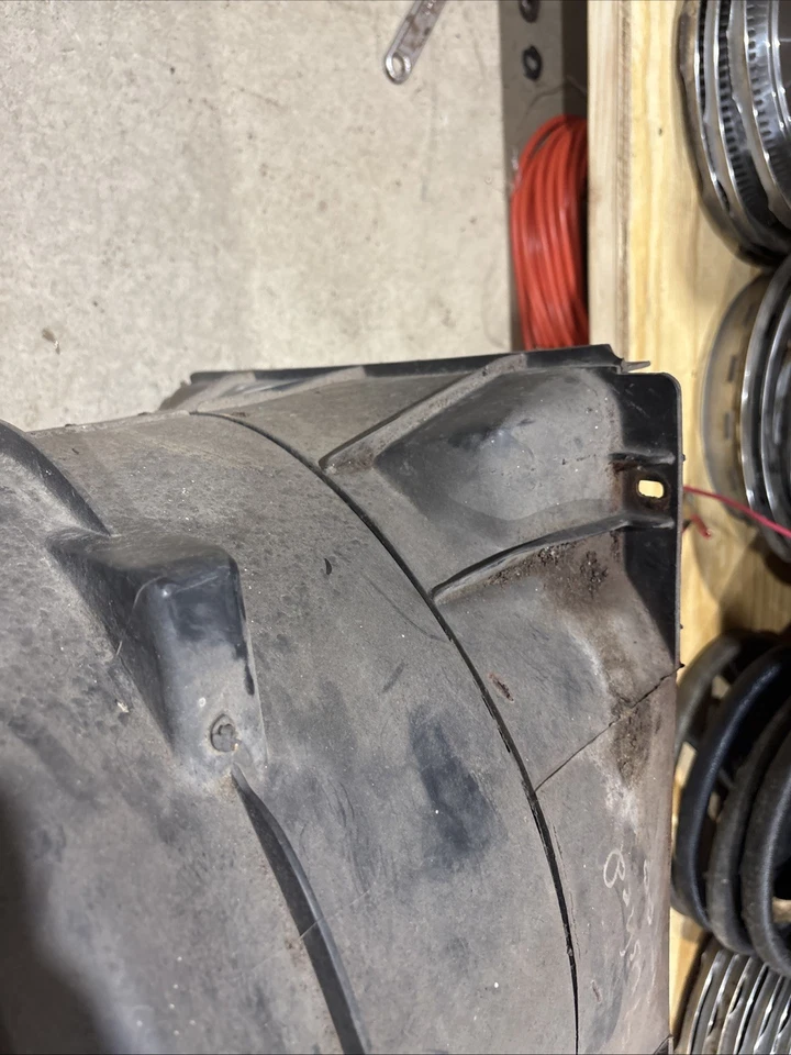 OEM 1970-72 Chevy Monte Carlo Complete Fan Shroud Barrel Surround Extension SBC - Image 4 of 4