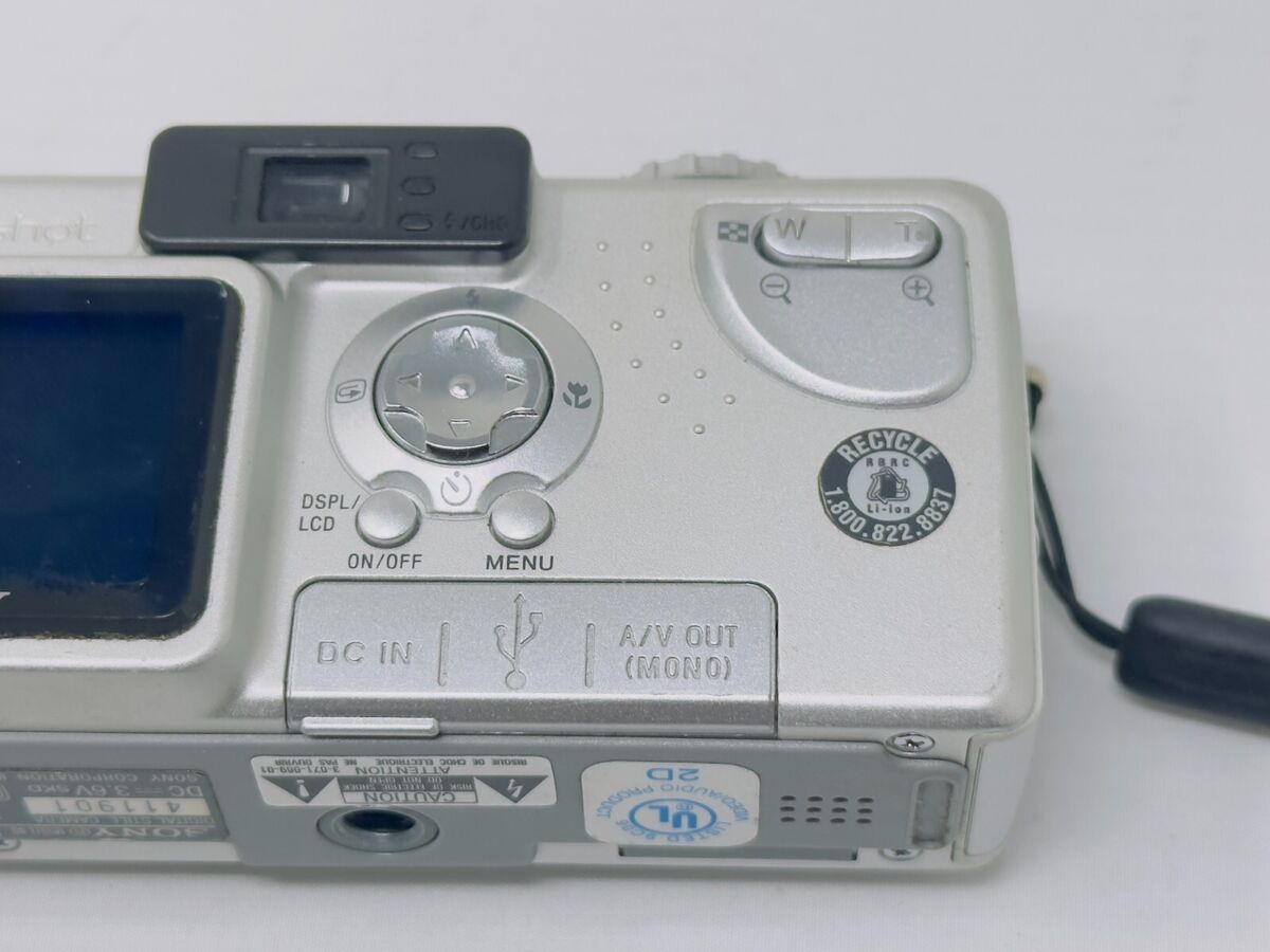 Sony Cyber-Shot 3.2 MP Digital Camera DSC-P7 w/ Battery Sony Cyber-Shot 3.2 MP Digital Camera DSC-P7 w/ Battery