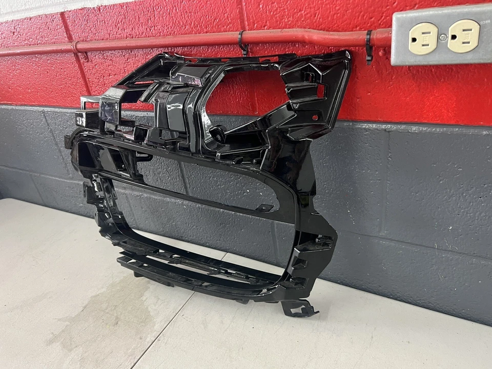 2017- 2021 PORSCHE PANAMERA FRONT LEFT GRILLE BRACKET OEM - Image 3 of 4